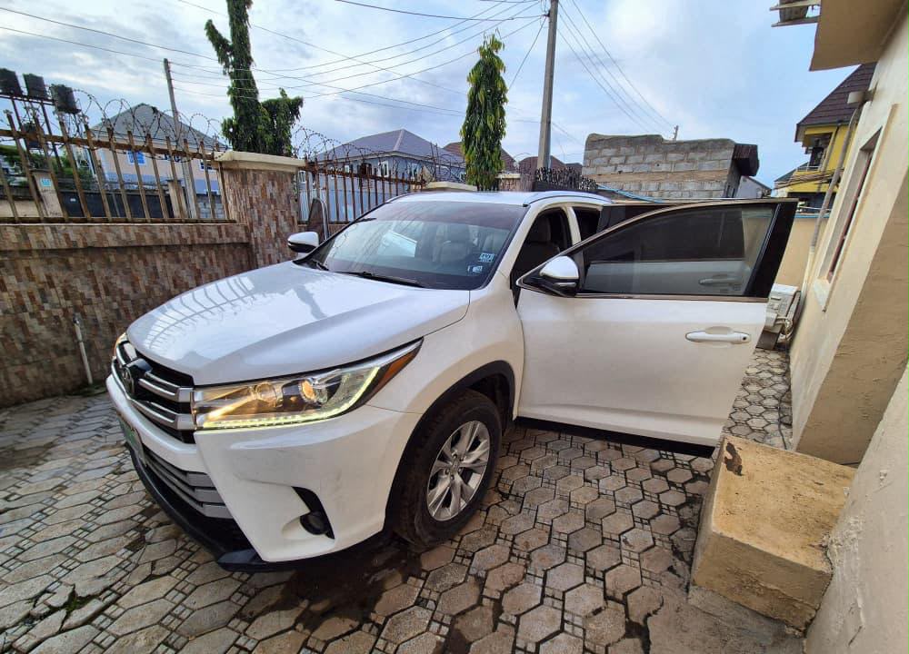 
								Neatly used 2015 Toyota Highlander  Untampered engine and gear 17M  Kubwa full									