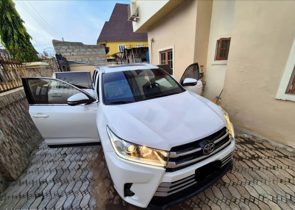 
								Neatly used 2015 Toyota Highlander  Untampered engine and gear 17M  Kubwa full									