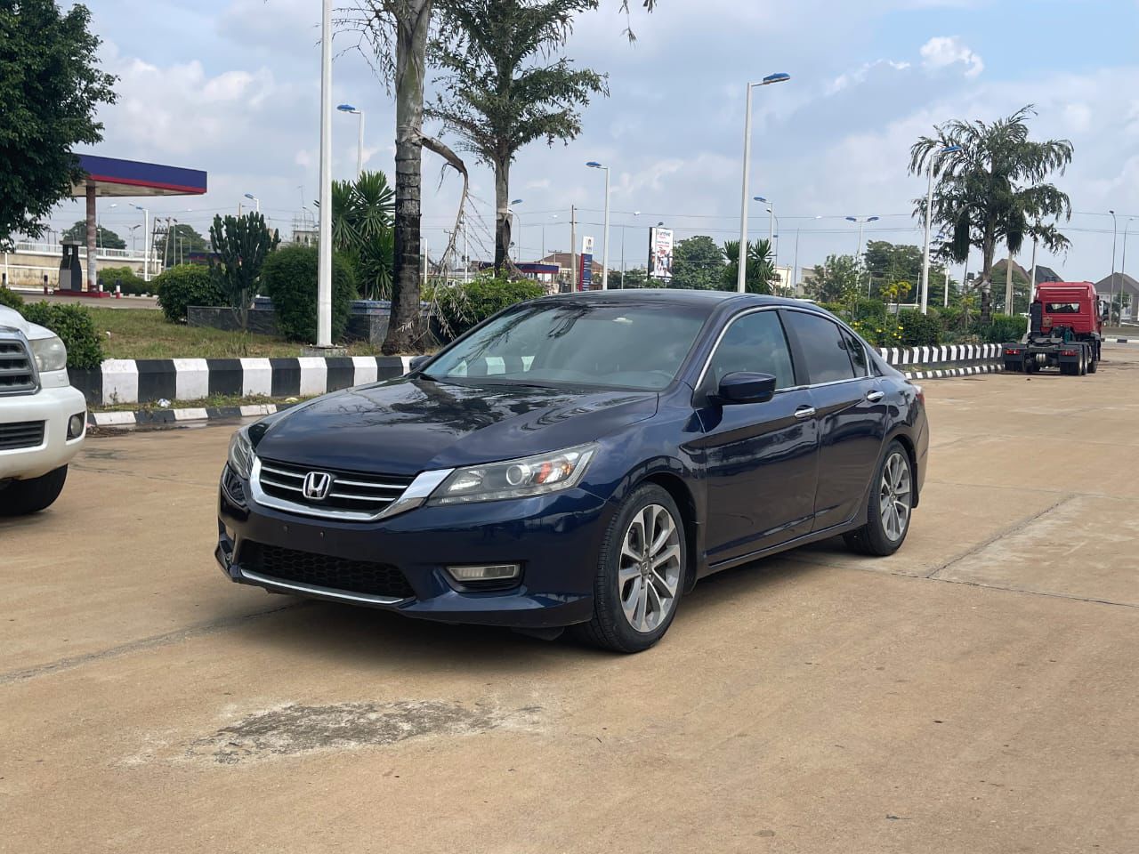 
								Distress Super clean 2014 Honda Accord direct Belgium  AC chilling Location  Abuja  Price only  10m full									