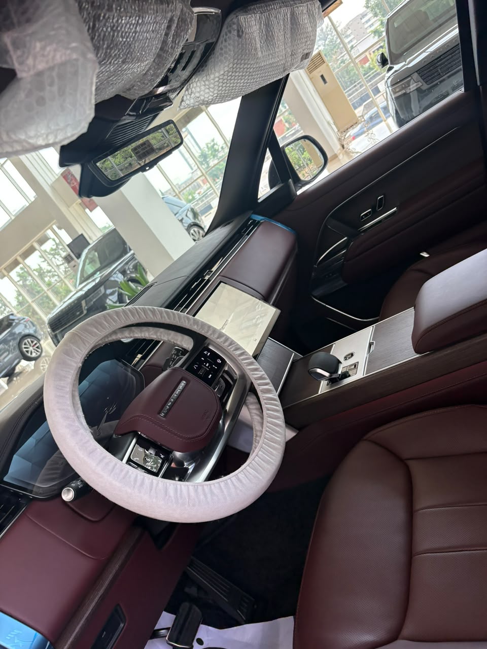 
								IDAN DEAL‼️‼️‼️ BRAND NEW RANGE-ROVER AUTOBIOGRAPHY 2025 GOING FOR JUST 492M NET WITH SAMBO LOCATION ABUJA📍 ZERO CHAIN DEAL full									