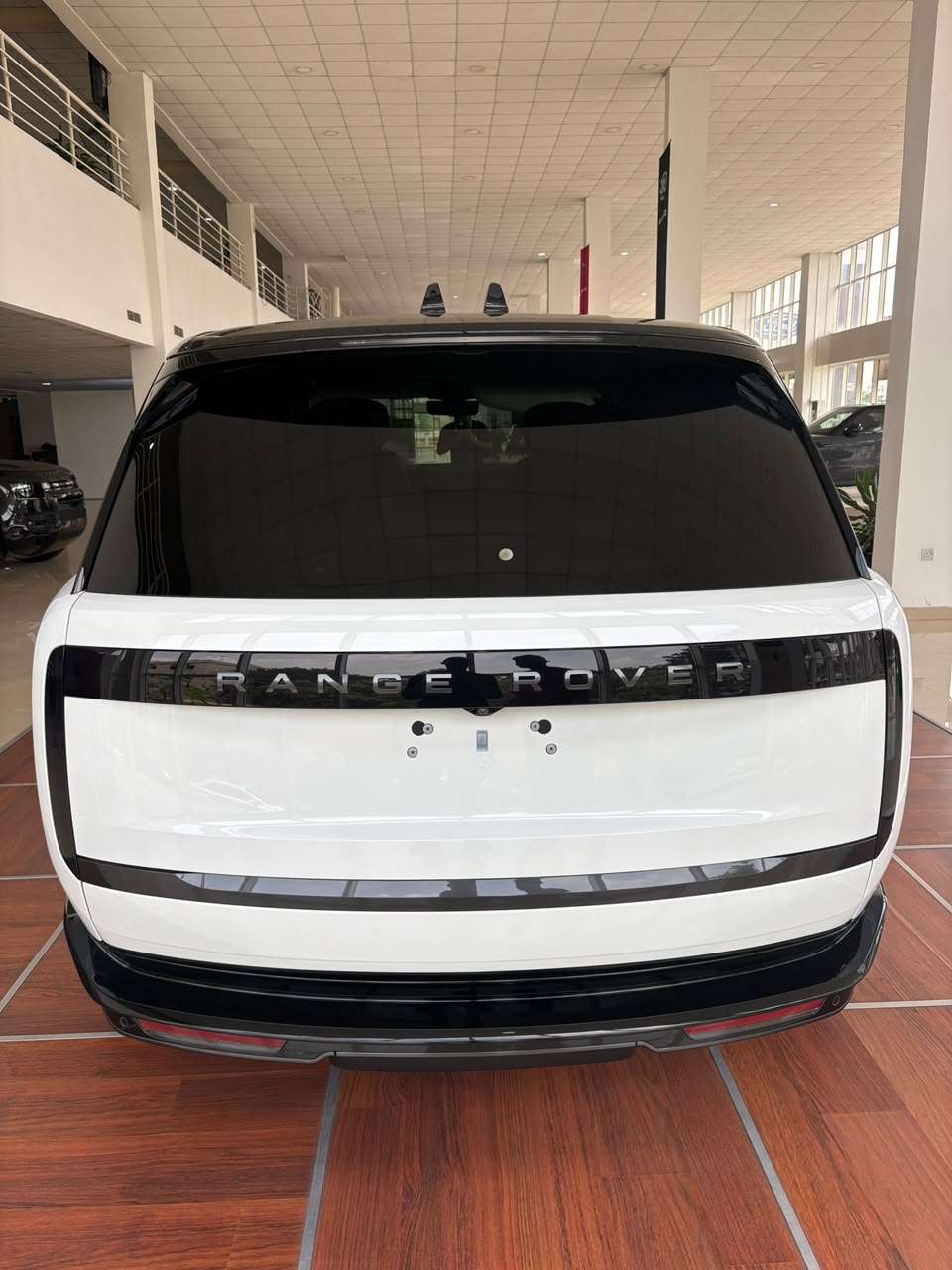 
								IDAN DEAL‼️‼️‼️ BRAND NEW RANGE-ROVER AUTOBIOGRAPHY 2025 GOING FOR JUST 492M NET WITH SAMBO LOCATION ABUJA📍 ZERO CHAIN DEAL full									