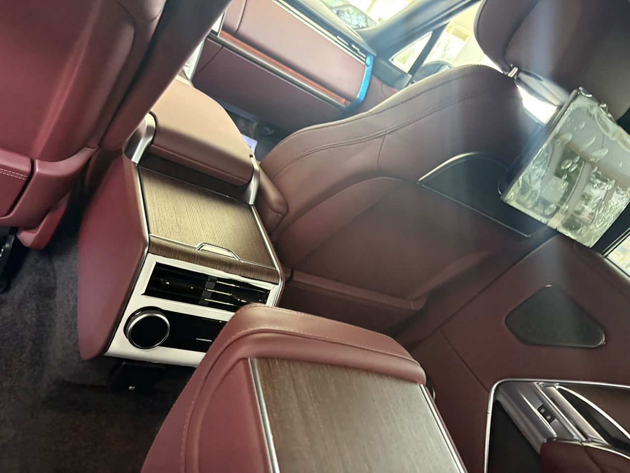 
								IDAN DEAL‼️‼️‼️ BRAND NEW RANGE-ROVER AUTOBIOGRAPHY 2025 GOING FOR JUST 492M NET WITH SAMBO LOCATION ABUJA📍 ZERO CHAIN DEAL full									