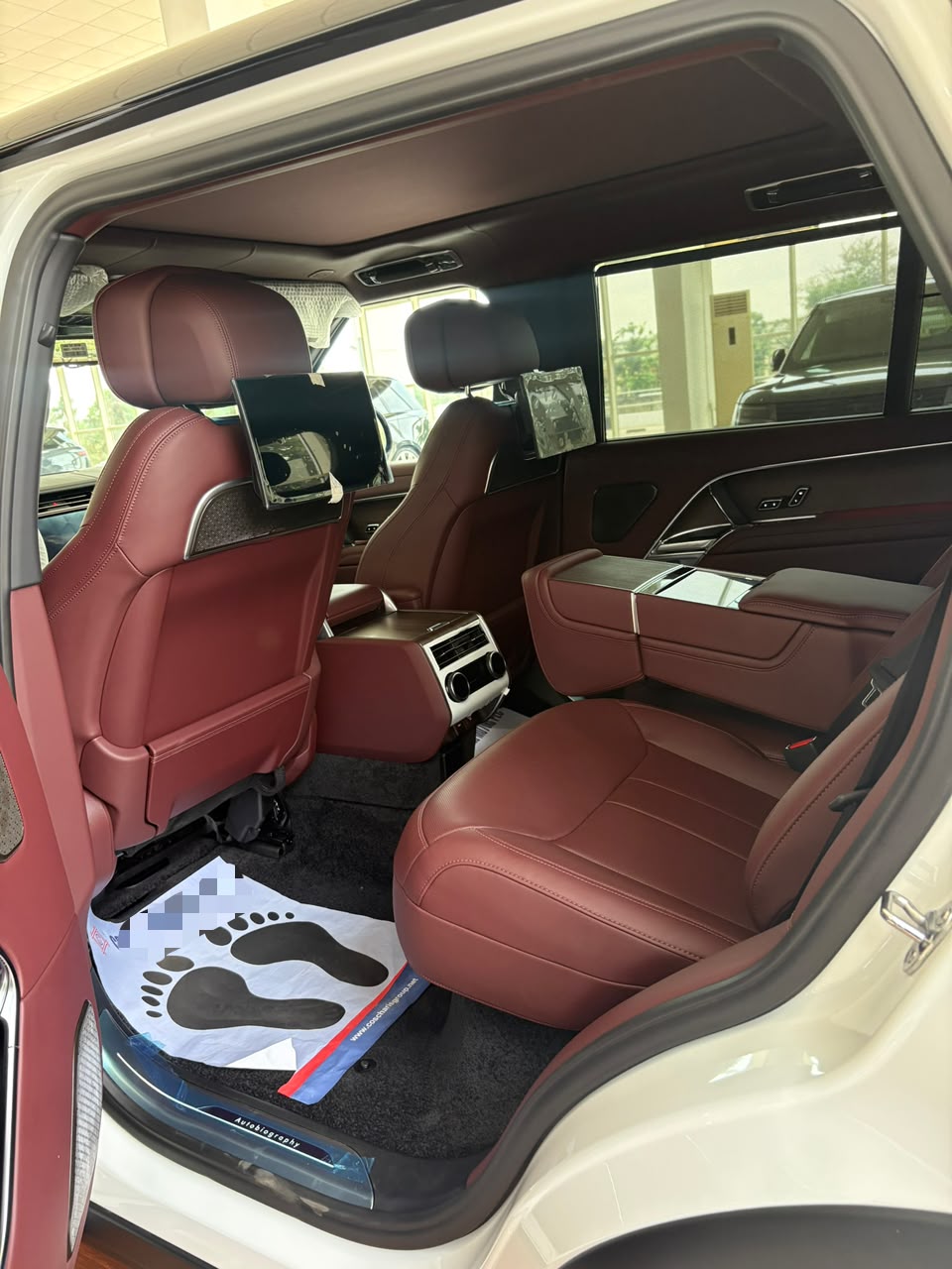 
								IDAN DEAL‼️‼️‼️ BRAND NEW RANGE-ROVER AUTOBIOGRAPHY 2025 GOING FOR JUST 492M NET WITH SAMBO LOCATION ABUJA📍 ZERO CHAIN DEAL full									