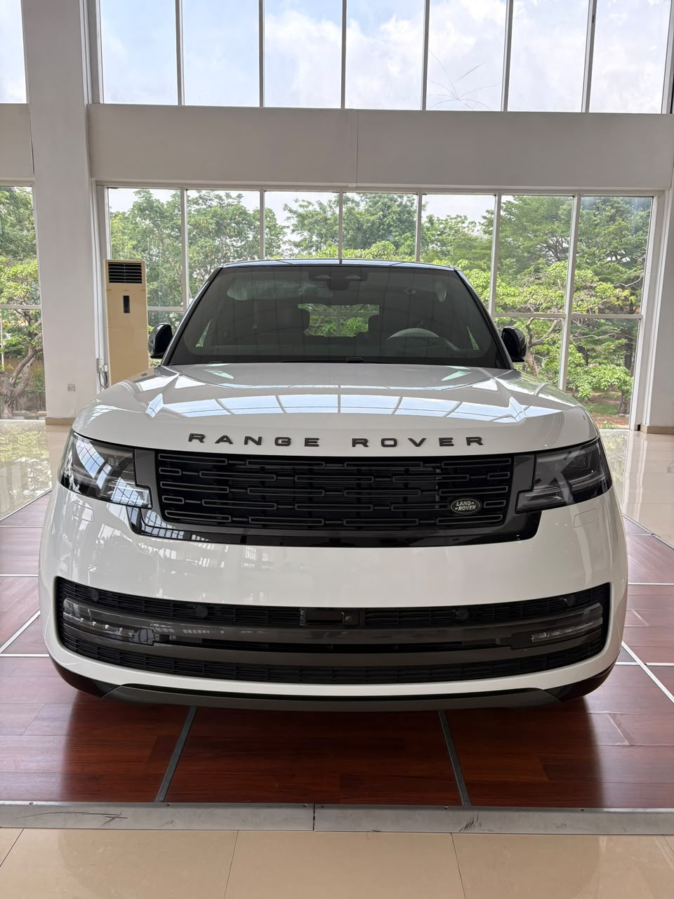 
								IDAN DEAL‼️‼️‼️ BRAND NEW RANGE-ROVER AUTOBIOGRAPHY 2025 GOING FOR JUST 492M NET WITH SAMBO LOCATION ABUJA📍 ZERO CHAIN DEAL full									