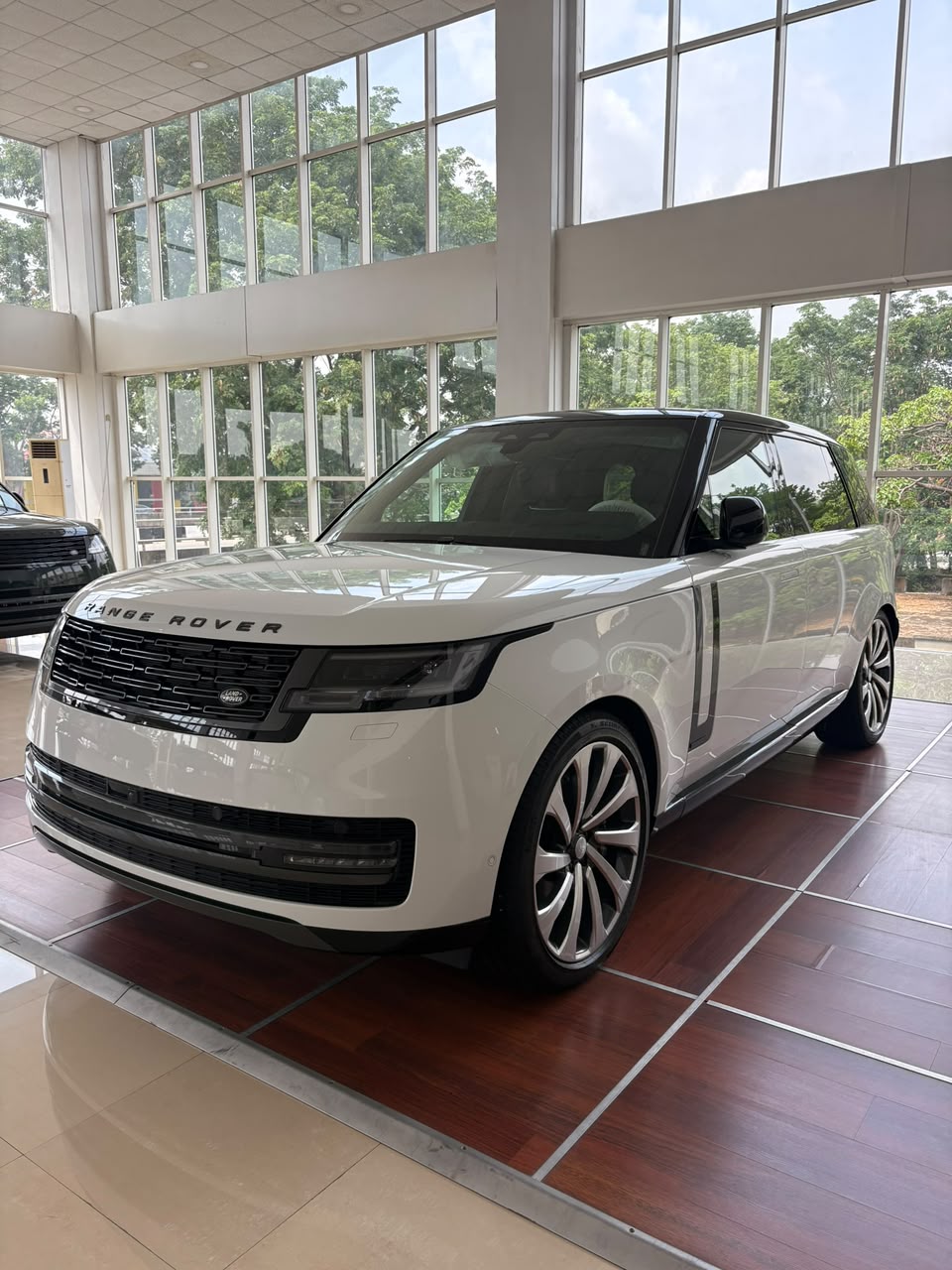 
								IDAN DEAL‼️‼️‼️ BRAND NEW RANGE-ROVER AUTOBIOGRAPHY 2025 GOING FOR JUST 492M NET WITH SAMBO LOCATION ABUJA📍 ZERO CHAIN DEAL full									