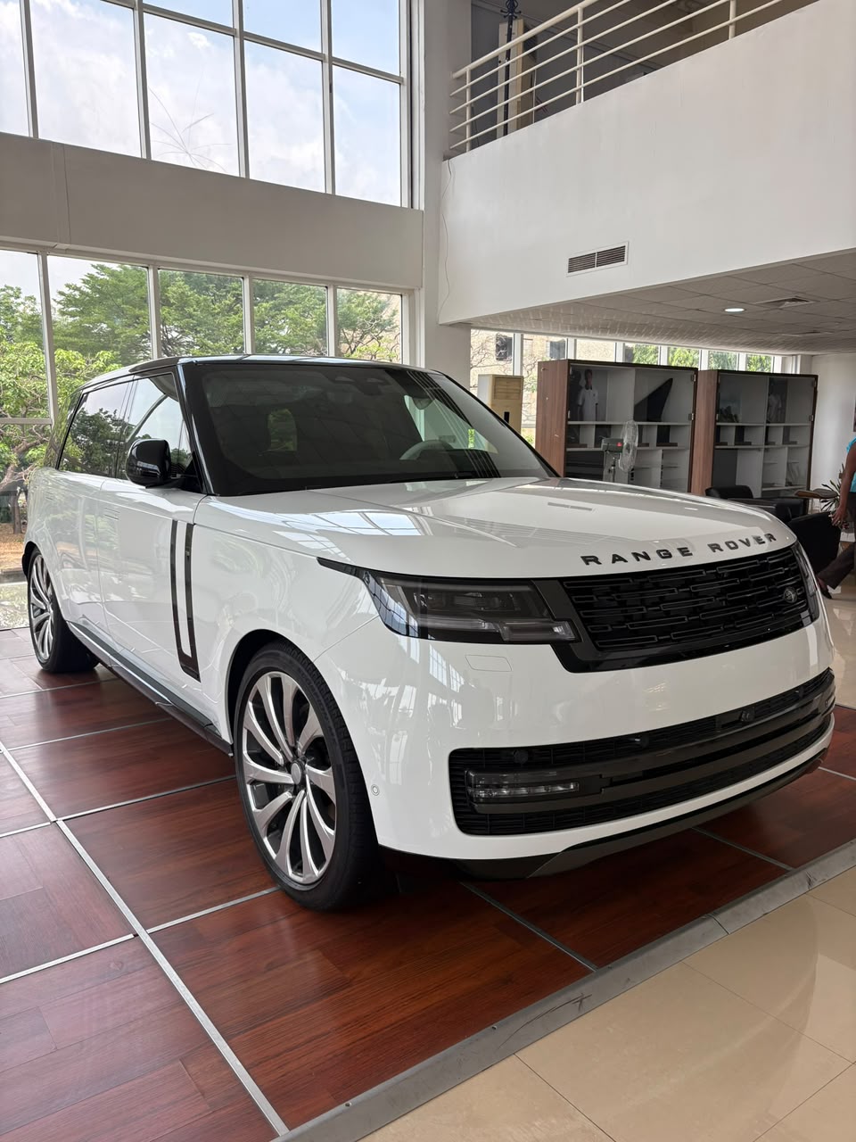 
								IDAN DEAL‼️‼️‼️ BRAND NEW RANGE-ROVER AUTOBIOGRAPHY 2025 GOING FOR JUST 492M NET WITH SAMBO LOCATION ABUJA📍 ZERO CHAIN DEAL full									