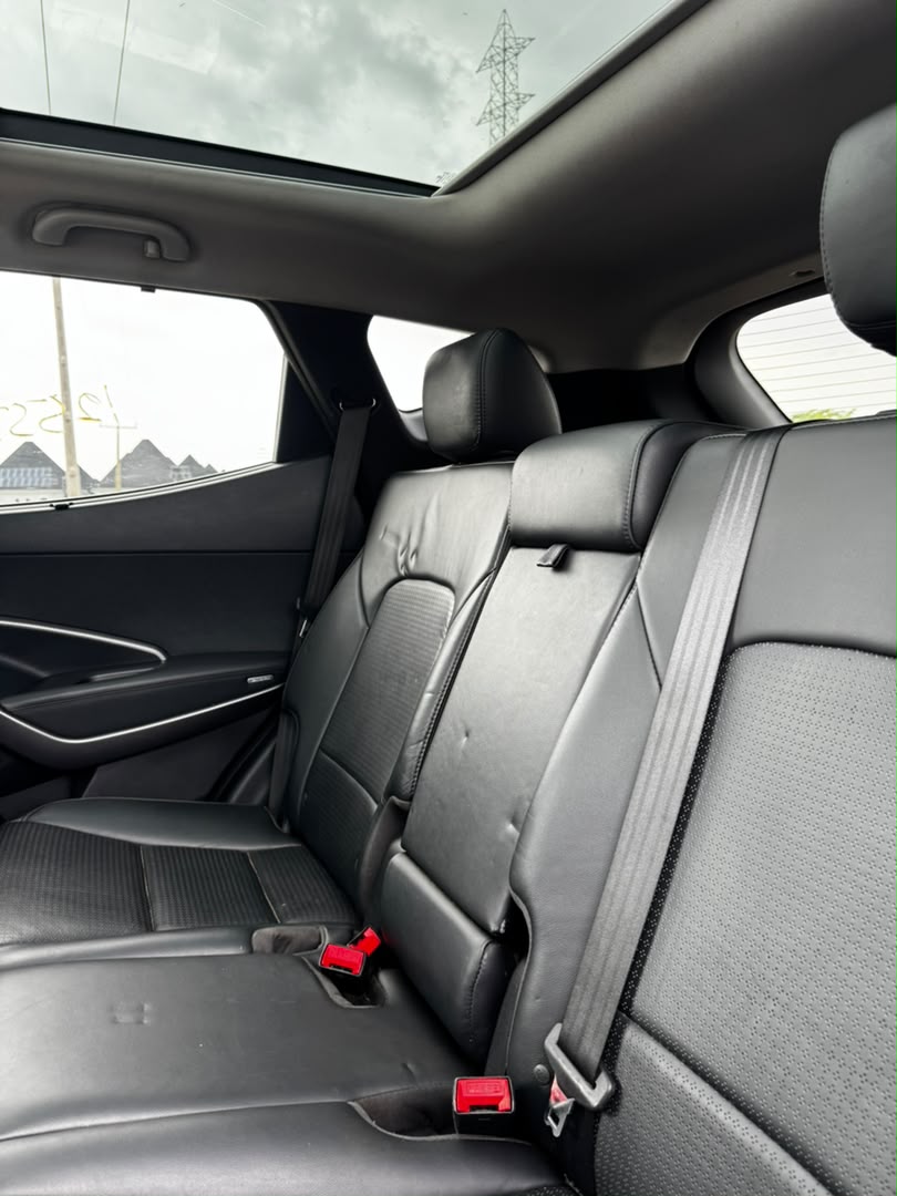 
								Giveaway Deal‼️‼️‼️ Foreign Used Limited 2015 Hyundai Santafe (Sport 2.0T) car is in pristine condition (AWD) fullest option (Keyless Full Pano & Power Booth) with original 2026 entry duty going for just 17.7m Last with sambo (Moveable) Lugbe Abuja📍 ZERO CHAIN DEAL full									