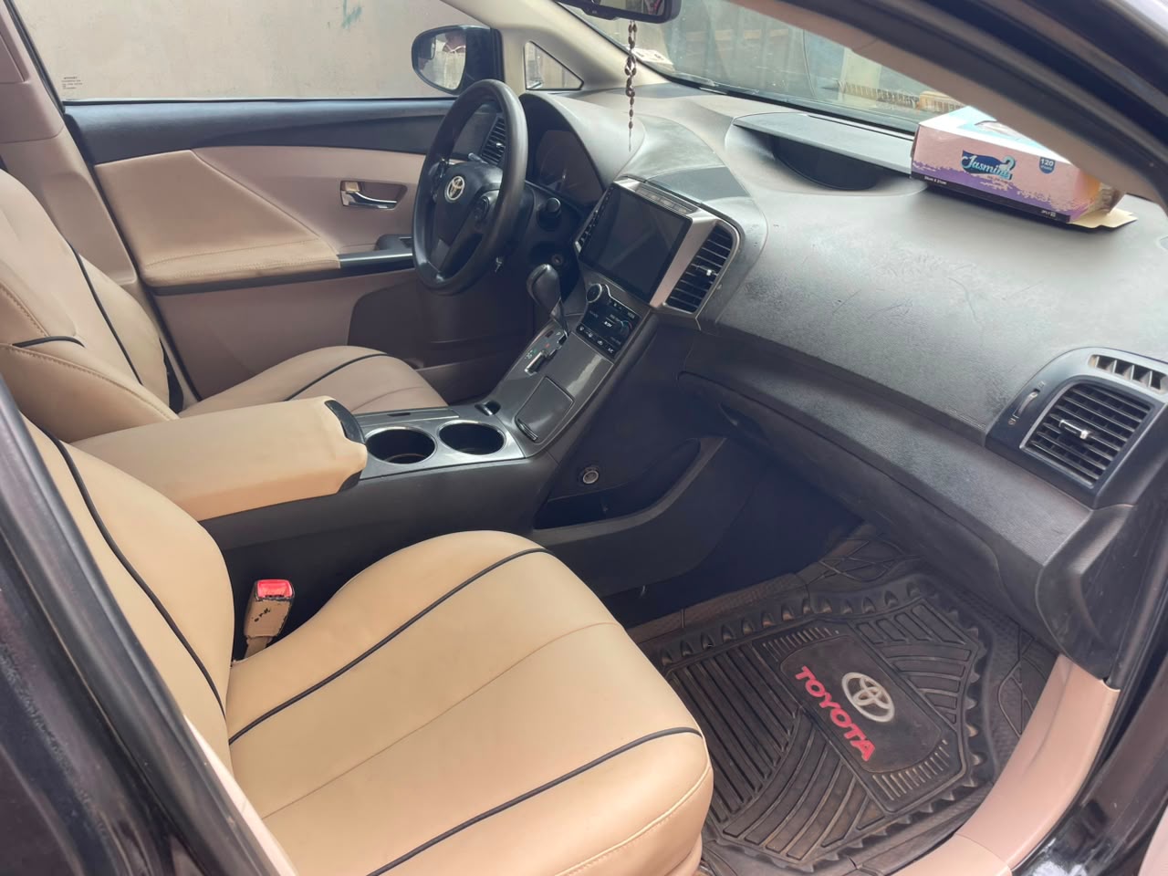 
								Quick Sale Toyota Venza 2009 With Untempered 4Plug engine and gear, ac is freezing 🥶 with original duty~ 🏷️8.5M Net 📍Apo Abuja full									