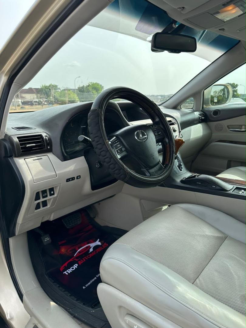 
								DISTRESS 🚨: Clean Lexus Rx350 2010 🆙 2015 – Full Option 🏷️ 12.8m •Keyless •Infotainment System with Mouse •Sunroof •Custom Duty full									