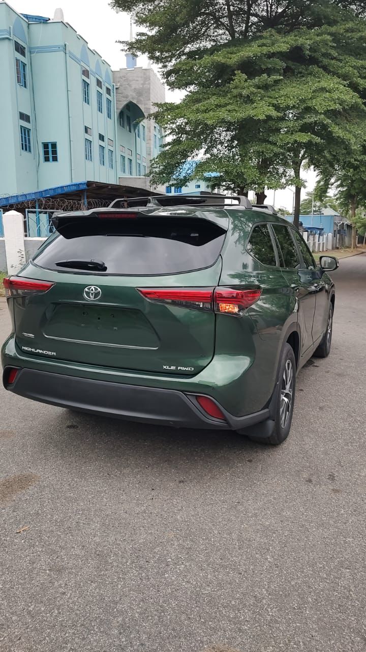 
								Good Deal Direct Belgium 🇧🇪 Highlander XLE 2023 AWD With Original Duty✅ Going For Just 🏷️65M Net 📍Abuja Deal full									