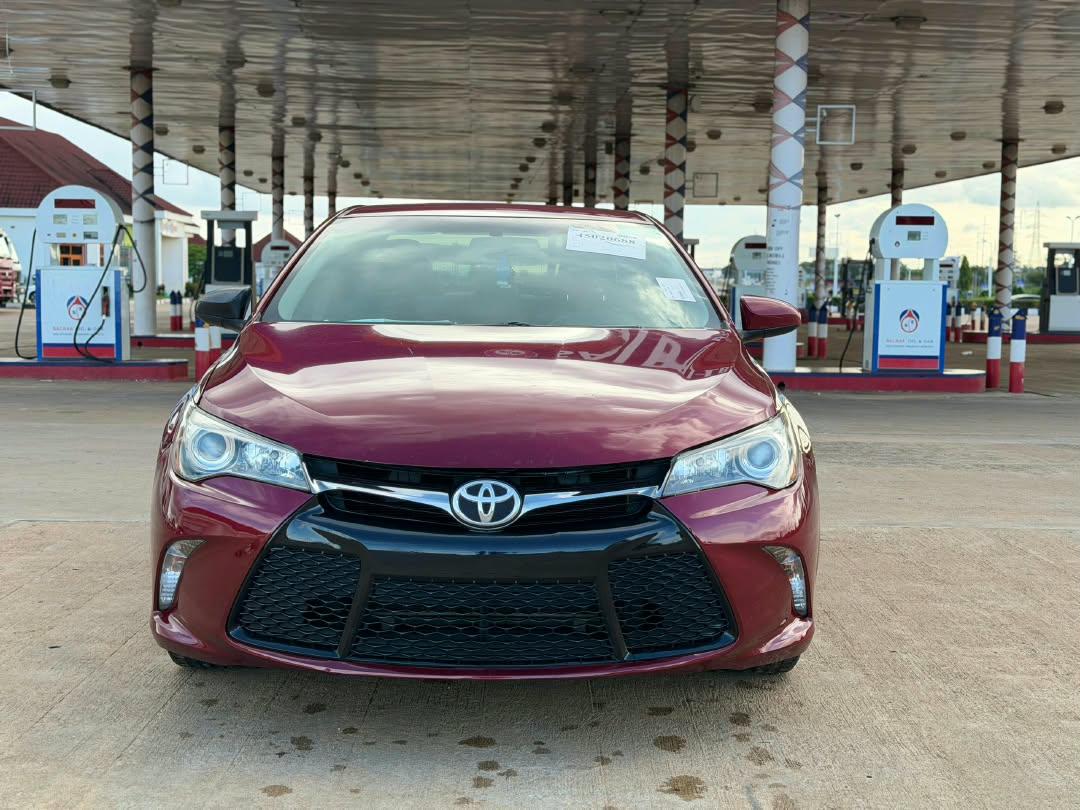 
								EXTREMELY SHARP  GRADE FOREIGN USED 2017 ON BELT TOYOTA CAMRY SE, MINT INTERIOR, NO SINGLE 9JA PAINT WITH UNTAMPARED ENGINE ND GEAR.GOING FOR JUST 14.7M full									