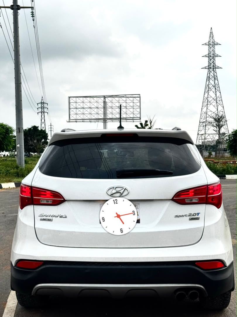 
								Giveaway Deal‼️‼️‼️ Foreign Used Limited 2015 Hyundai Santafe (Sport 2.0T) car is in pristine condition (AWD) fullest option (Keyless Full Pano & Power Booth) with original 2026 entry duty going for just 20.5m Net with me Lugbe Abuja📍 ZERO CHAIN DEAL full									
