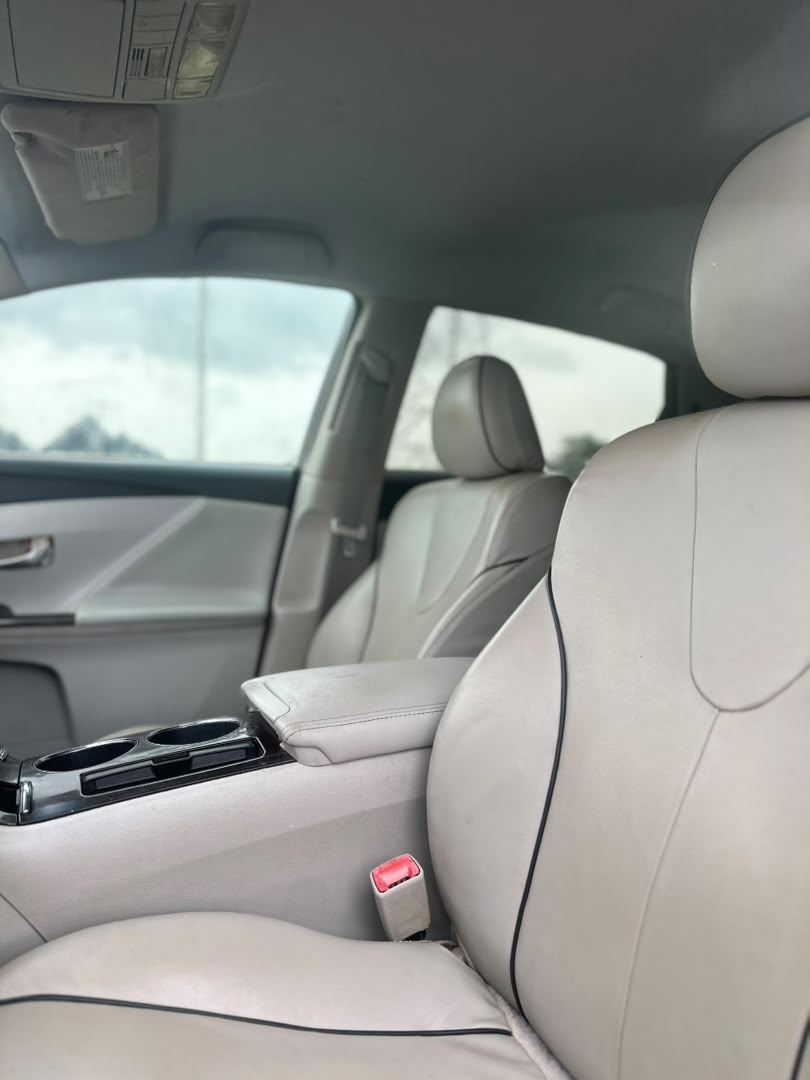 
								Giveaway Deal‼️‼️‼️ Carefully Used V6 2011/12 Toyota Venza (AWD) car is in pristine condition (Reverse Cam, Keyless, Power Boot, Android Screen & More) with duty going for just 9.5m Net with me Lugbe Abuja📍 ZERO CHAIN DEAL full									