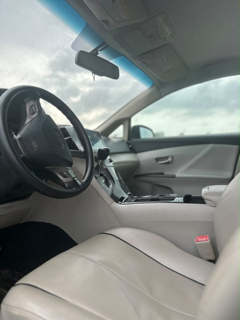 
								Giveaway Deal‼️‼️‼️ Carefully Used V6 2011/12 Toyota Venza (AWD) car is in pristine condition (Reverse Cam, Keyless, Power Boot, Android Screen & More) with duty going for just 9.5m Net with me Lugbe Abuja📍 ZERO CHAIN DEAL full									
