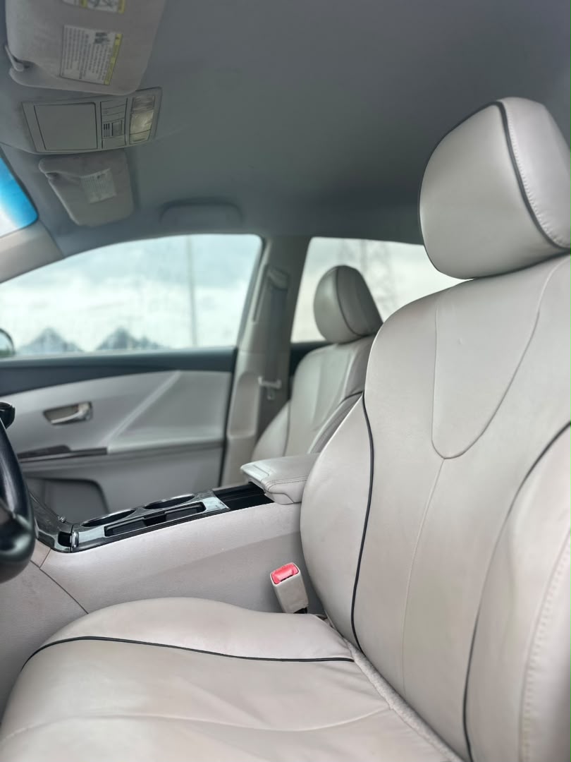 
								Giveaway Deal‼️‼️‼️ Carefully Used V6 2011/12 Toyota Venza (AWD) car is in pristine condition (Reverse Cam, Keyless, Power Boot, Android Screen & More) with duty going for just 9.5m Net with me Lugbe Abuja📍 ZERO CHAIN DEAL full									