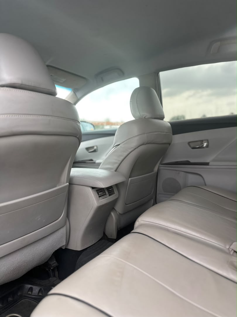 
								Giveaway Deal‼️‼️‼️ Carefully Used V6 2011/12 Toyota Venza (AWD) car is in pristine condition (Reverse Cam, Keyless, Power Boot, Android Screen & More) with duty going for just 9.5m Net with me Lugbe Abuja📍 ZERO CHAIN DEAL full									