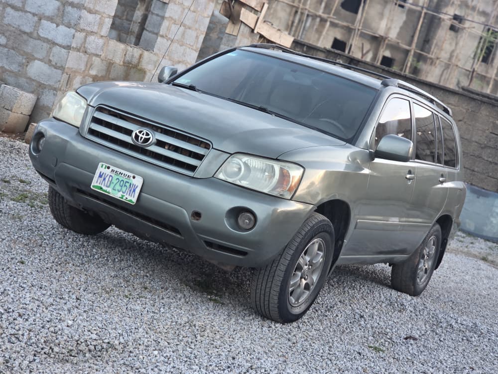 
								Mad Distress alert ⚠️ 📢 Belgium Standard Toyota highlander 2006 model 3SEATERS rows FIRSTBODY with untampered engine and gear Ac chilling well Buy and drive absolutely nothing to fix Accident free 👉 5.5m buyer settle 100k Location Abacha road Nyanya Abuja deal Car is with me directly full									