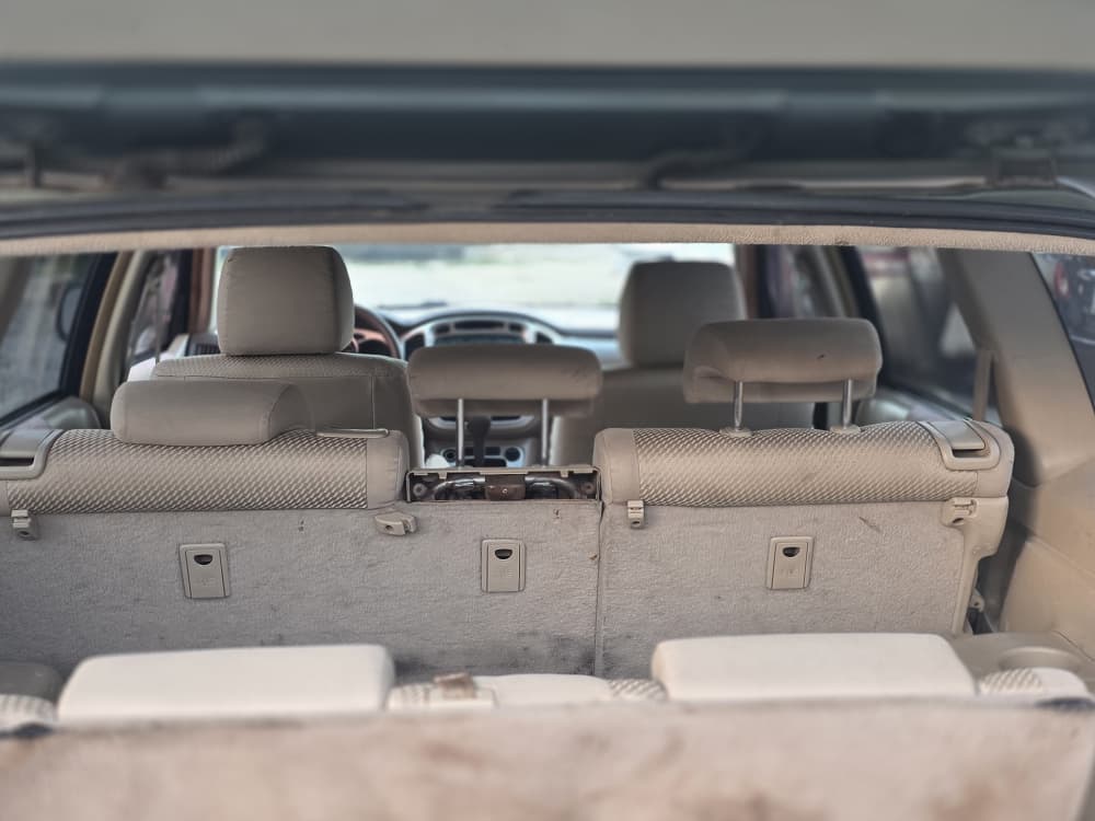 
								Mad Distress alert ⚠️ 📢 Belgium Standard Toyota highlander 2006 model 3SEATERS rows FIRSTBODY with untampered engine and gear Ac chilling well Buy and drive absolutely nothing to fix Accident free 👉 5.5m buyer settle 100k Location Abacha road Nyanya Abuja deal Car is with me directly full									