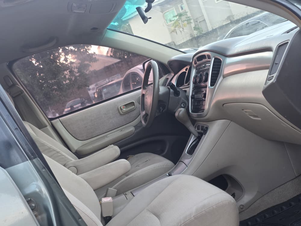 
								Mad Distress alert ⚠️ 📢 Belgium Standard Toyota highlander 2006 model 3SEATERS rows FIRSTBODY with untampered engine and gear Ac chilling well Buy and drive absolutely nothing to fix Accident free 👉 5.5m buyer settle 100k Location Abacha road Nyanya Abuja deal Car is with me directly full									