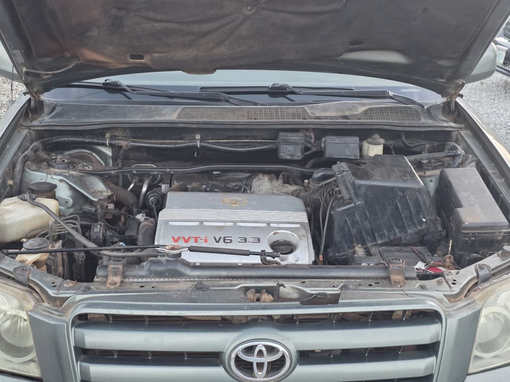 
								Mad Distress alert ⚠️ 📢 Belgium Standard Toyota highlander 2006 model 3SEATERS rows FIRSTBODY with untampered engine and gear Ac chilling well Buy and drive absolutely nothing to fix Accident free 👉 5.5m buyer settle 100k Location Abacha road Nyanya Abuja deal Car is with me directly full									
