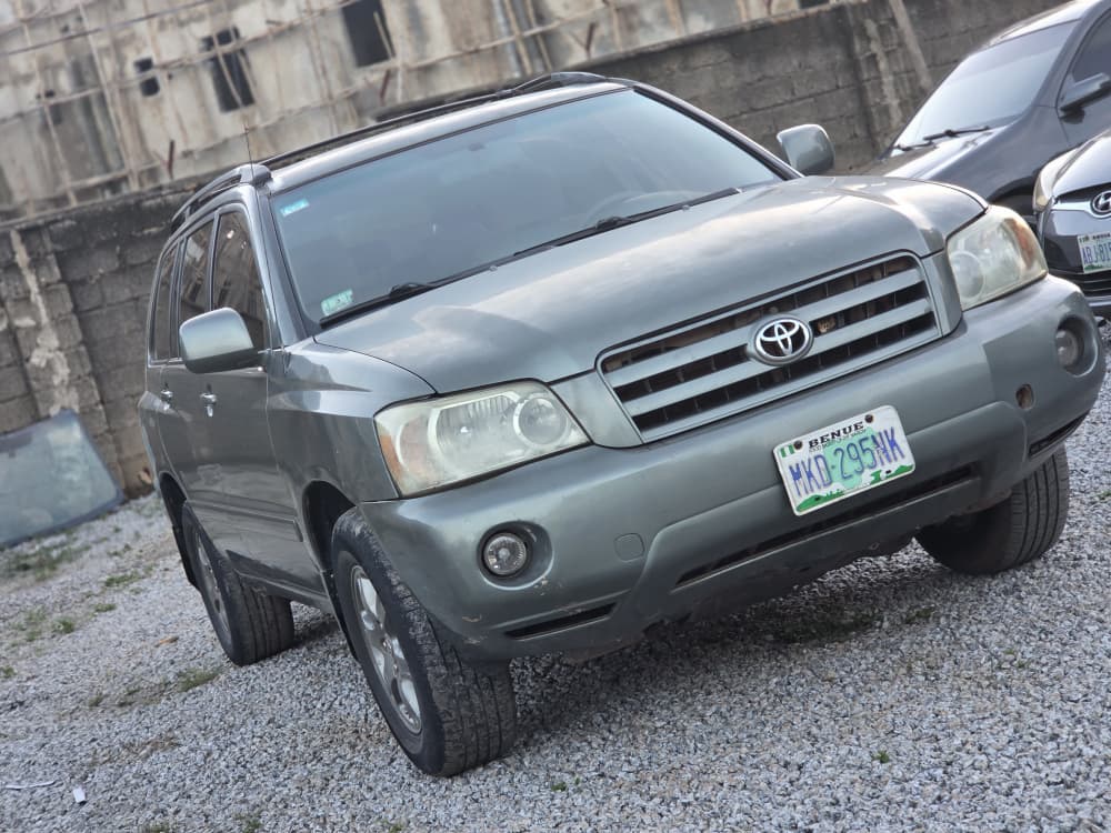 
								Mad Distress alert ⚠️ 📢 Belgium Standard Toyota highlander 2006 model 3SEATERS rows FIRSTBODY with untampered engine and gear Ac chilling well Buy and drive absolutely nothing to fix Accident free 👉 5.5m buyer settle 100k Location Abacha road Nyanya Abuja deal Car is with me directly full									