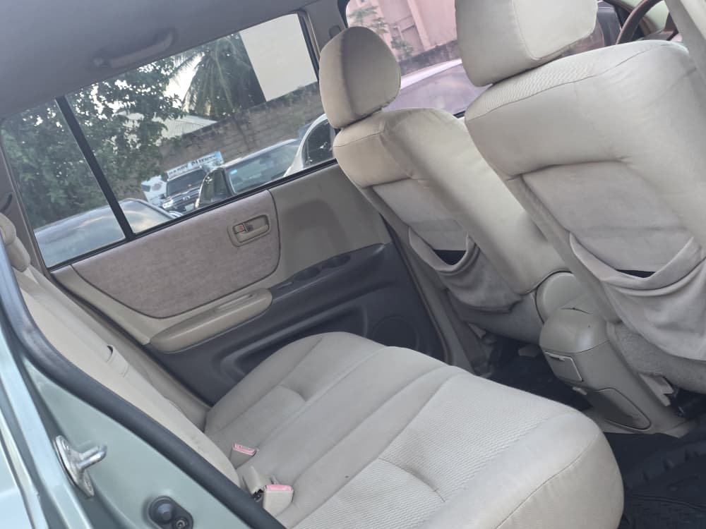 
								Mad Distress alert ⚠️ 📢 Belgium Standard Toyota highlander 2006 model 3SEATERS rows FIRSTBODY with untampered engine and gear Ac chilling well Buy and drive absolutely nothing to fix Accident free 👉 5.5m buyer settle 100k Location Abacha road Nyanya Abuja deal Car is with me directly full									