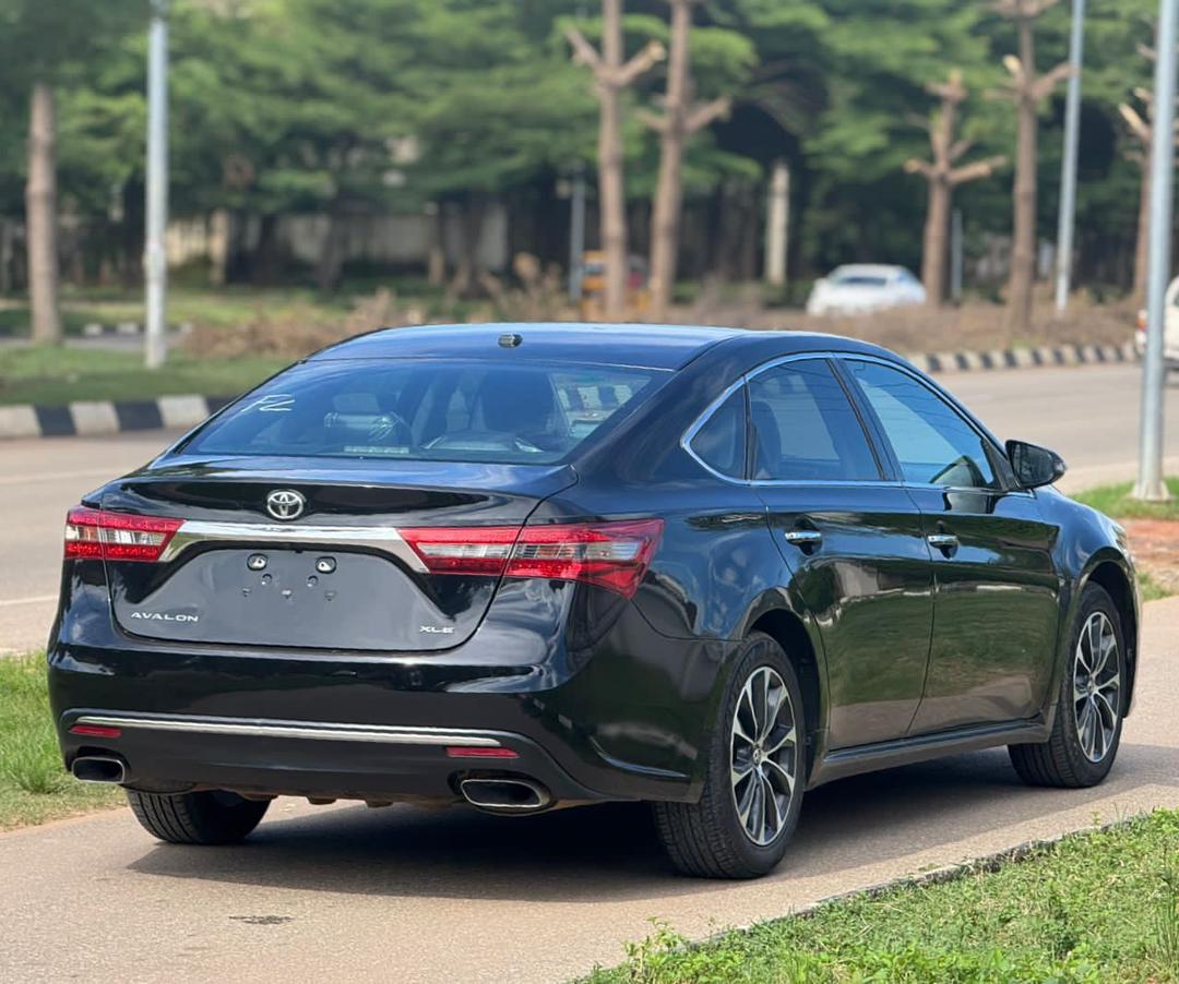 
								Distress sales ‼️🔥Direct Belgium 🇧🇪 Toyota Avalon  2017 model Everything perfect Accident 🆓 original 📑 going for JUST 20m only Come for inspection and payment before you hear sold full									