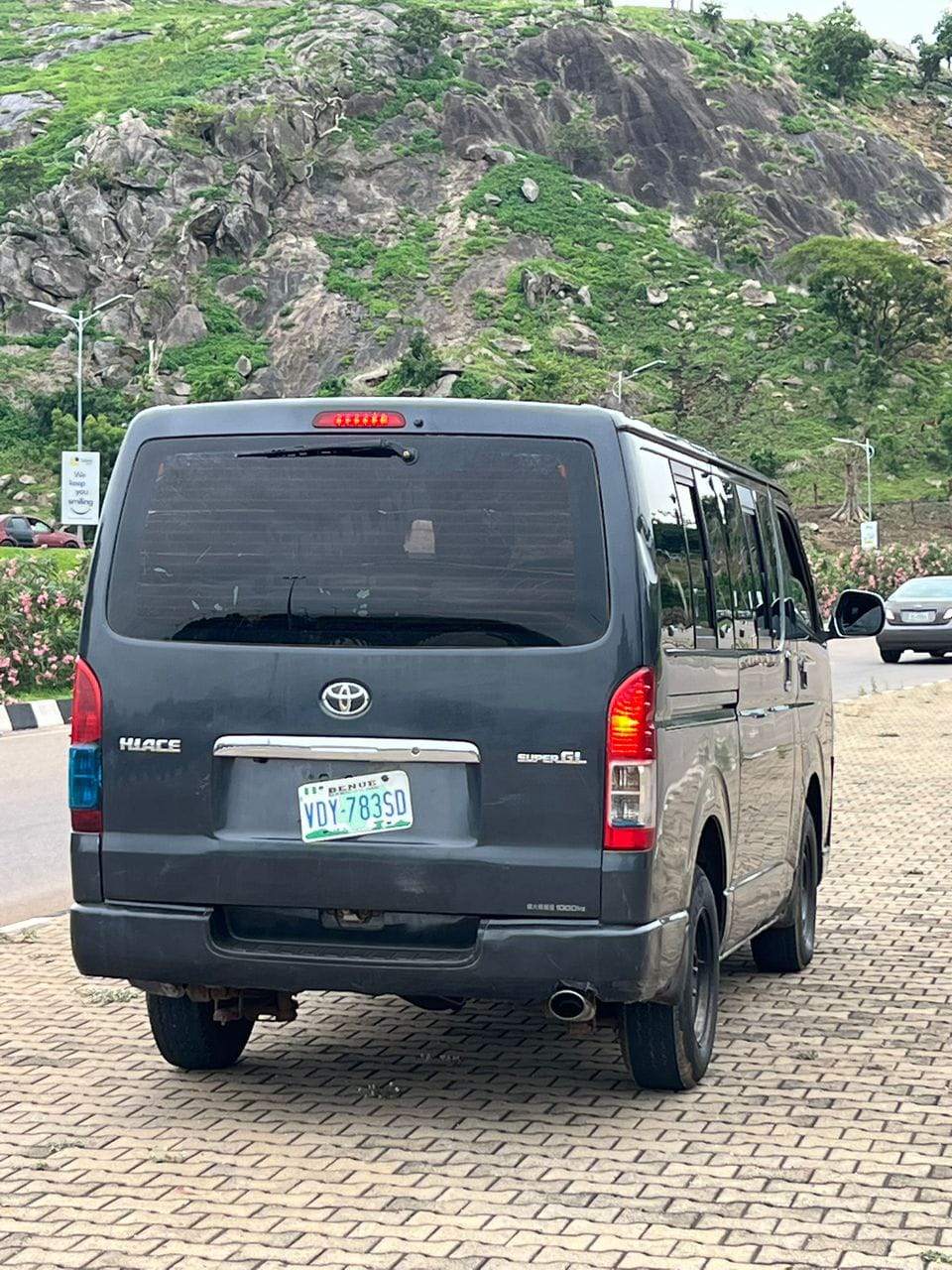 
								Humer bus less than a year used untemperd engine and gear ac chilling going for 14m Abuja deal full									
