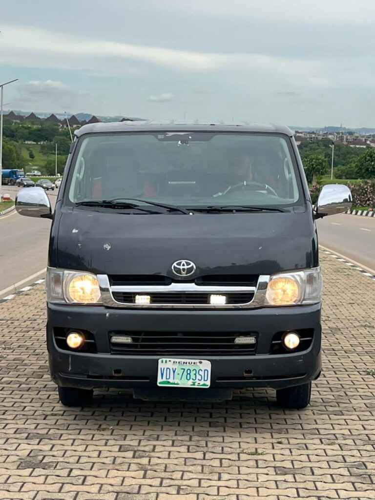 Humer bus less than a year used untemperd engine and gear ac chilling going for 14m Abuja deal