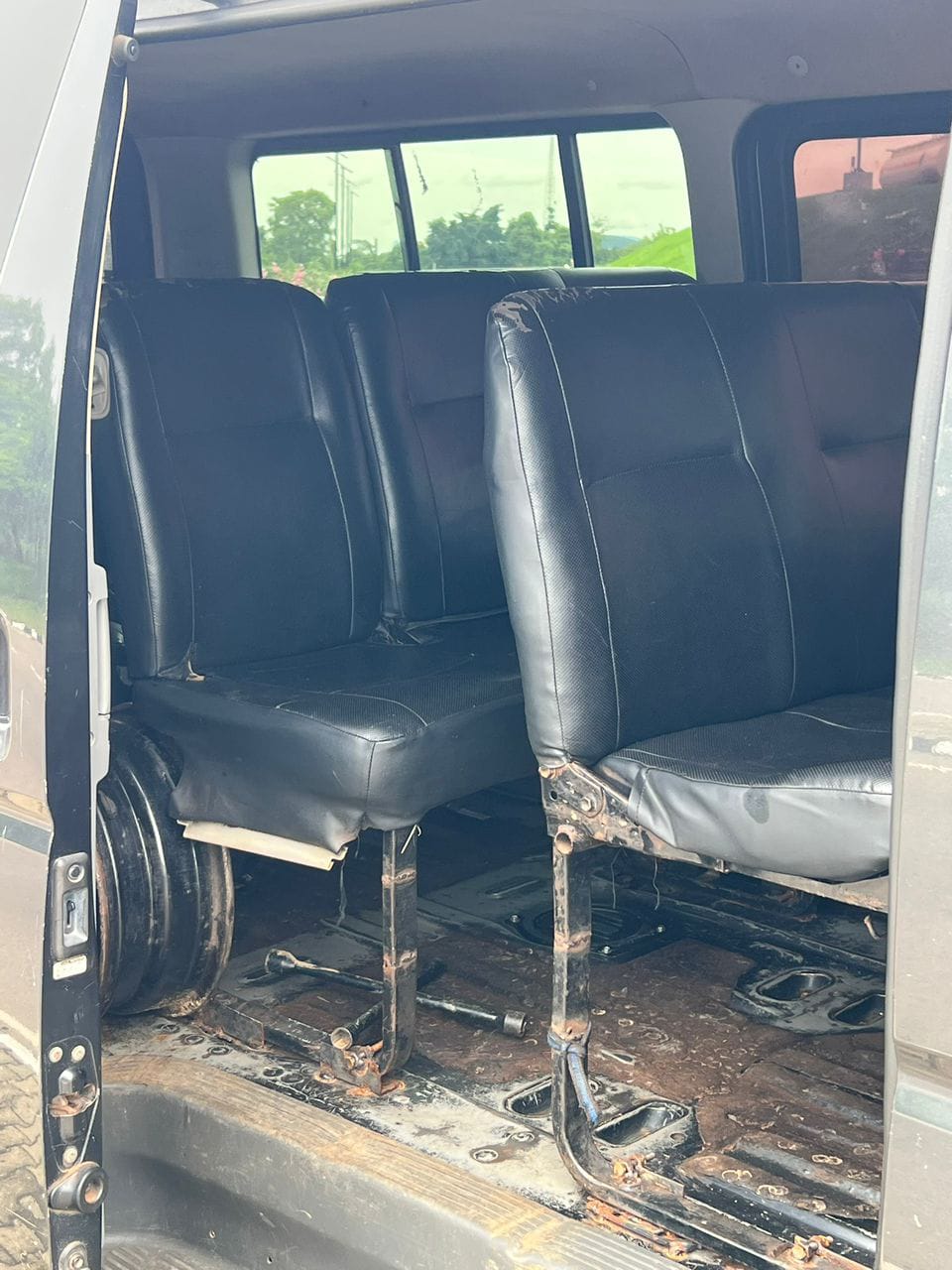 
								Humer bus less than a year used untemperd engine and gear ac chilling going for 14m Abuja deal full									