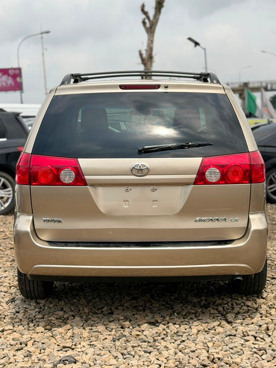 
								Direct Belgium  2005 Toyota Sienna  💰price:10.9m owner 300k sambo  📍Gwarimpa Abuja full									