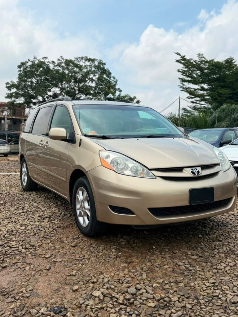 Direct Belgium  2005 Toyota Sienna  💰price:10.9m owner 300k sambo  📍Gwarimpa Abuja
