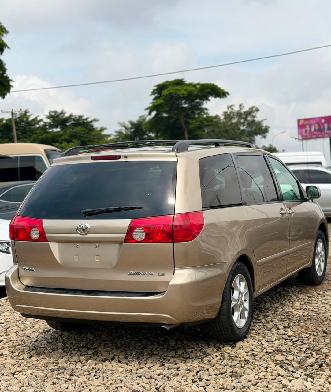 
								Direct Belgium  2005 Toyota Sienna  💰price:10.9m owner 300k sambo  📍Gwarimpa Abuja full									
