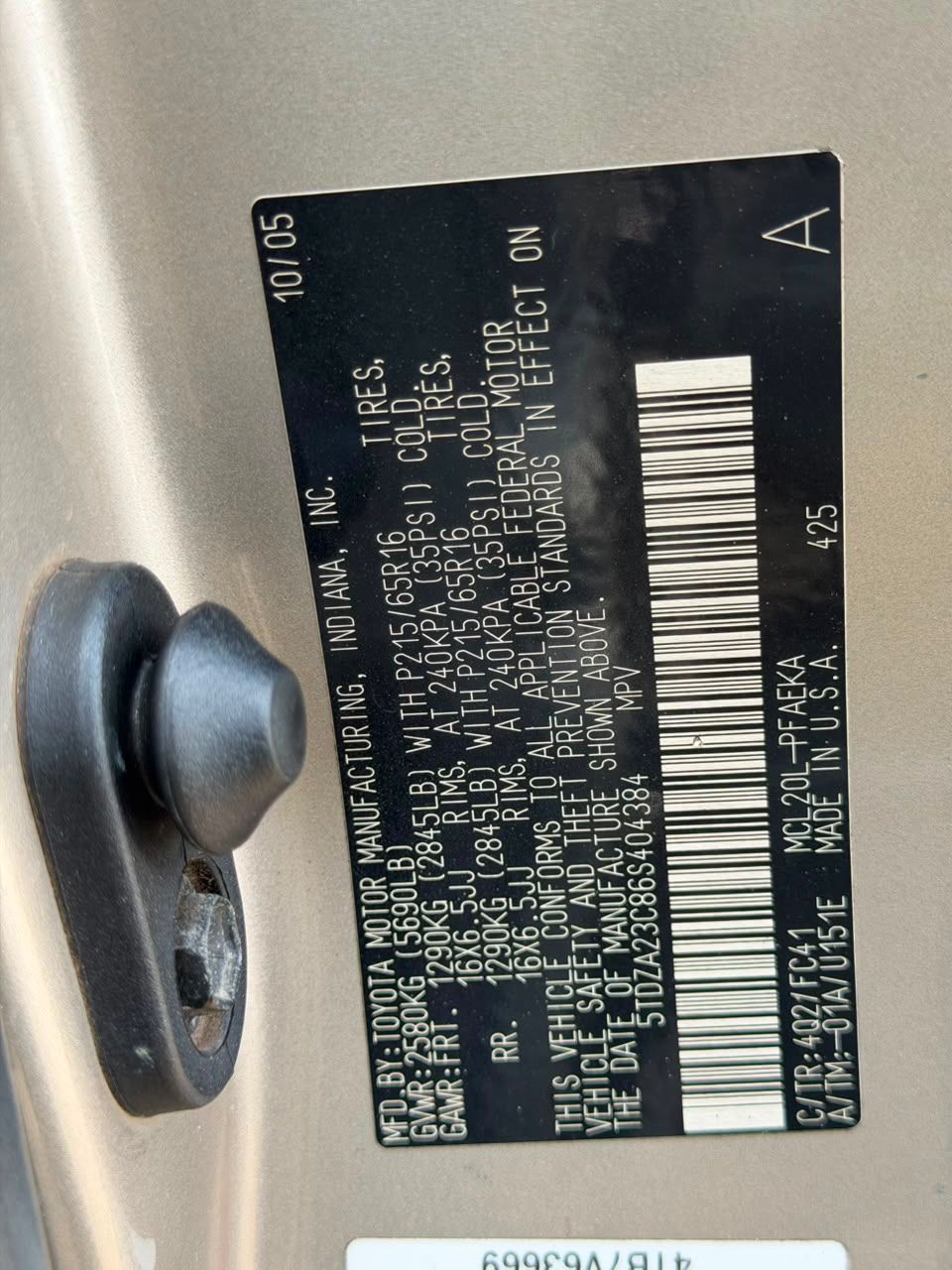 
								Direct Belgium  2005 Toyota Sienna  💰price:10.9m owner 300k sambo  📍Gwarimpa Abuja full									