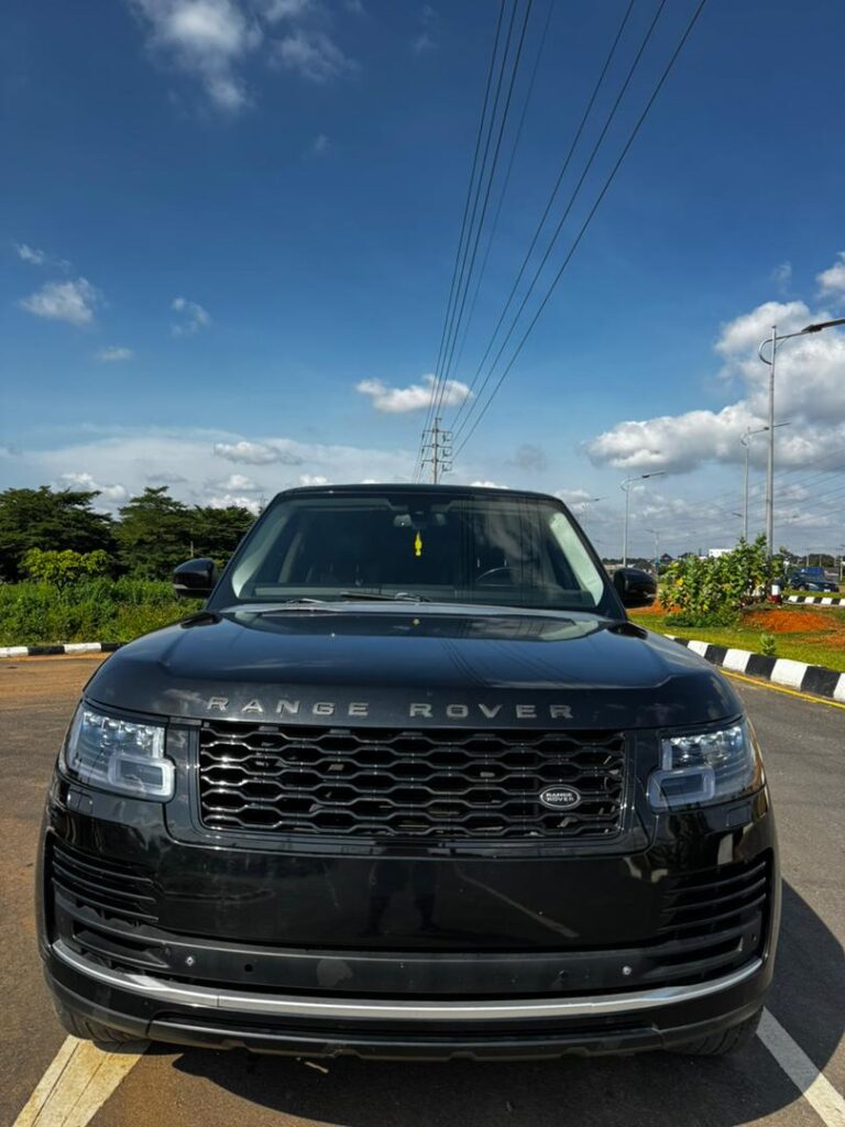 Good Deal‼️‼️‼️ 2025 Entry 2013 Neatly facelifted Range Rover Sport HSE car is in pristine condition (Nothing To Fix) fullest option (Keyless Double pano and more) with original duty going for just 30m slightly negotiable with me (Moveable) Lugbe Abuja📍 ZERO CHAIN DEAL