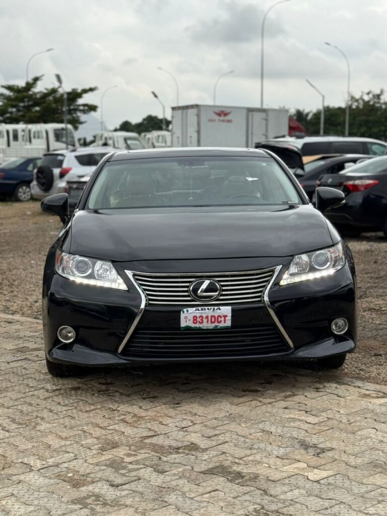 FOREIGN USED 🇺🇸 2015 LEXUS ES350 WITH PUSH TO START, SUNROOF AND VERIFIED DUTY VALID FOR 20.5 MILLION NAIRA ONLY