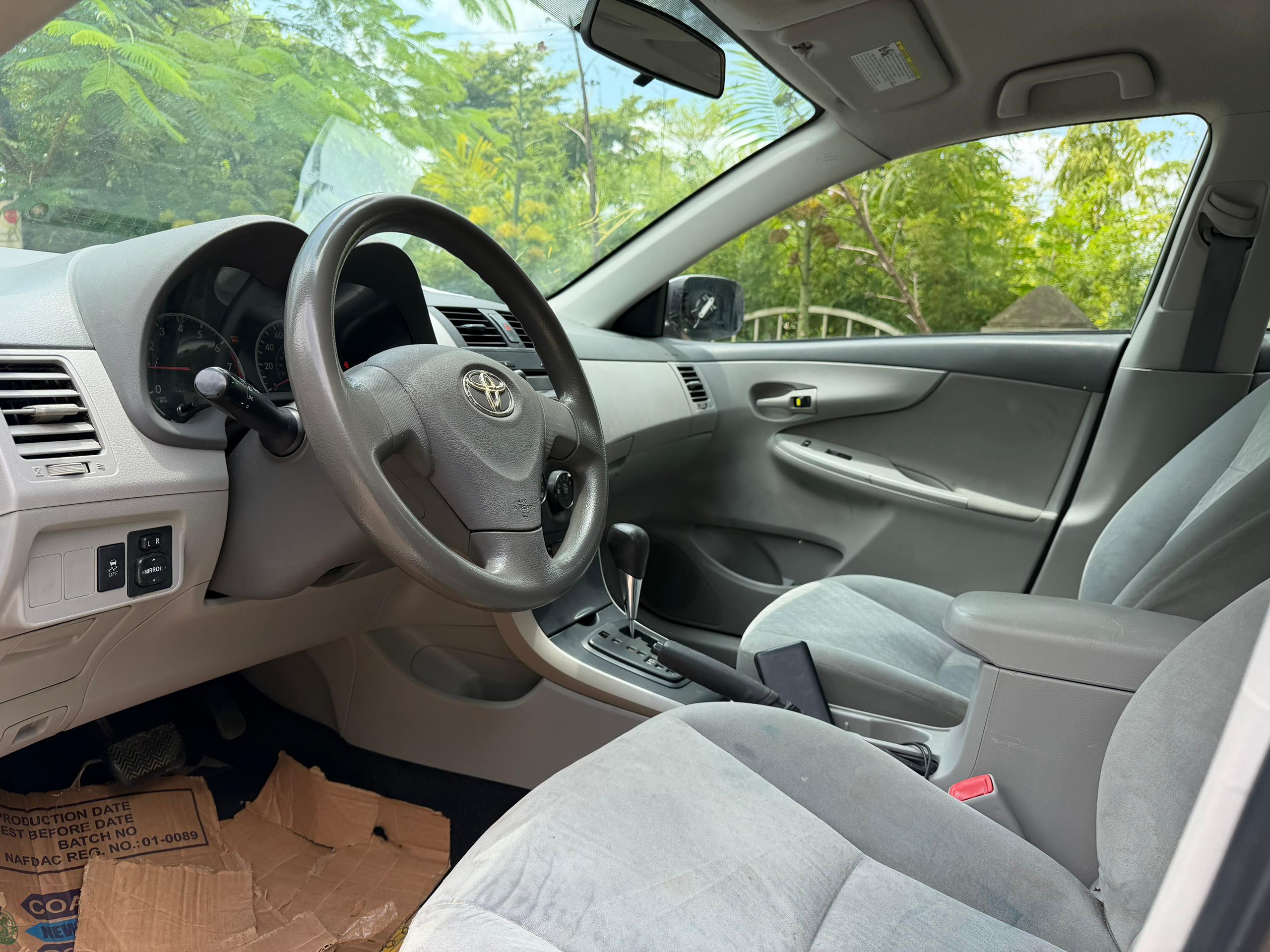 
								Awoof Deal: Extremely clean foreign used Toyota corolla LE 2010 on belt. Accident Free, going for just 9.8m with no single 9ja paint nor rust. No worry just press funds full									