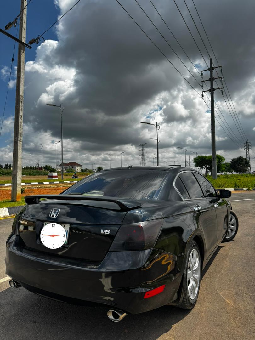 
								Giveaway Deal‼️‼️‼️ Neatly Used 2010 V6 Honda Accord (Android Screen & Sunroof) with duty going for just 5.3m Net with our sambo with me Lugbe Abuja📍 ZERO CHAIN DEAL full									