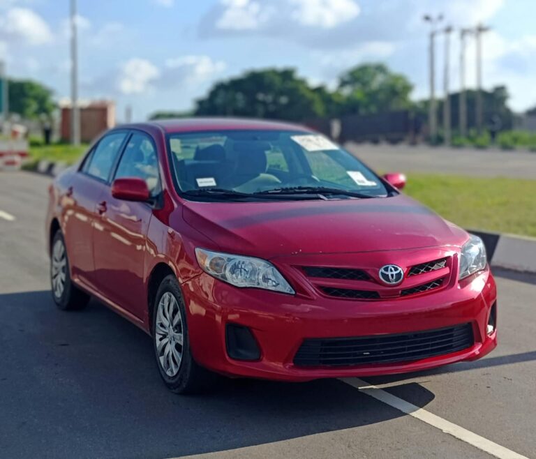 FOREIGN USED 2012 TOYOTA COROLLA LE NOTHING TO FIX WITH ORIGINAL CUSTOM DUTY FULLY PAID GOING FOR 12.5M ABUJA DEAL