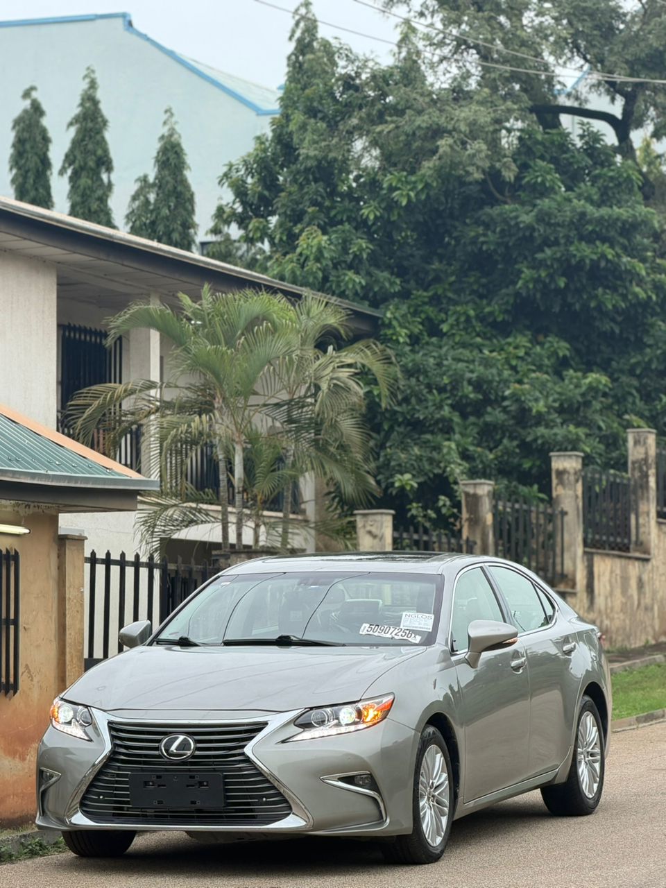 
								Foreign Used Lexus ES350 2015 for just 18m Abuj full									