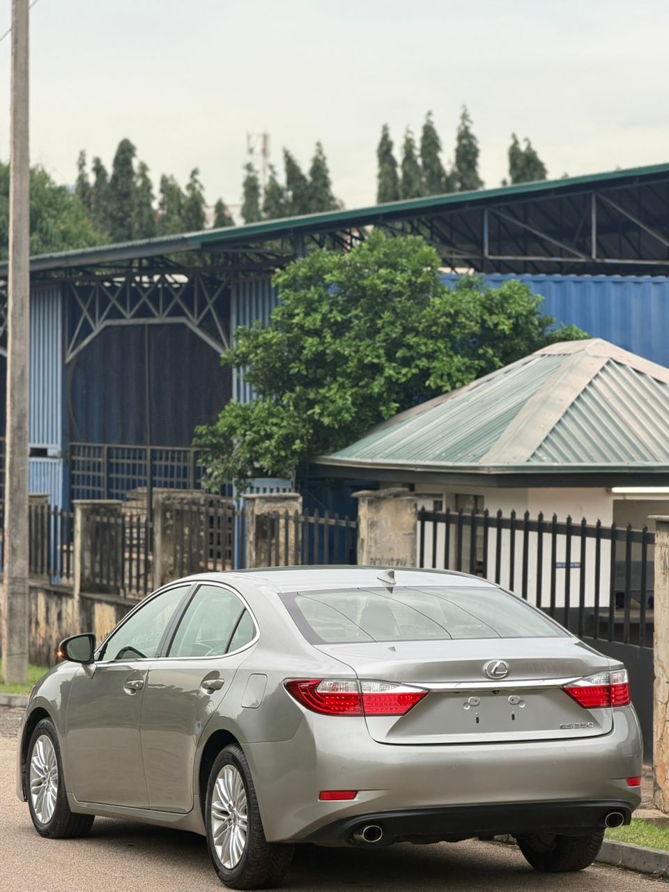 
								Foreign Used Lexus ES350 2015 for just 18m Abuj full									