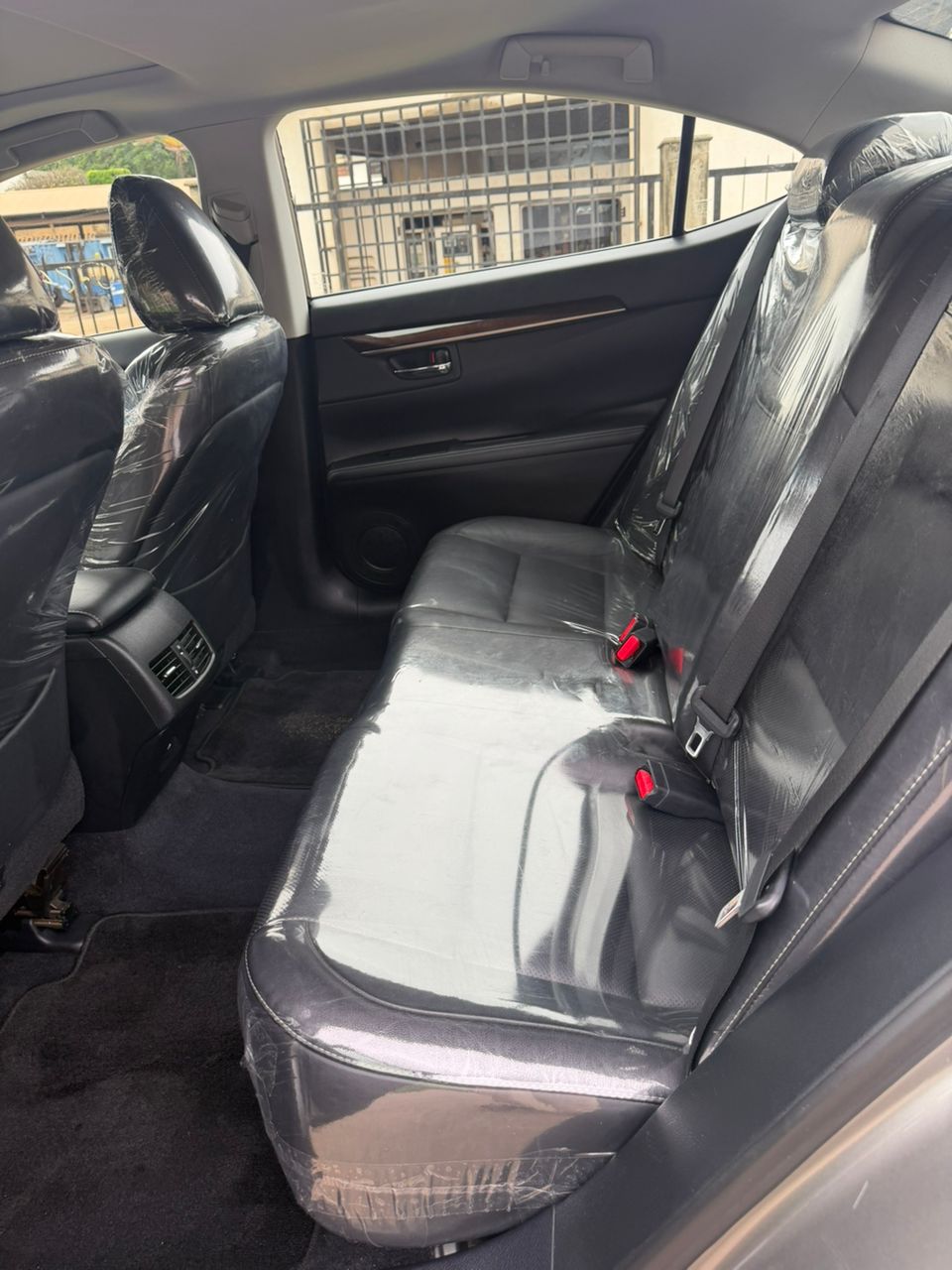 
								Foreign Used Lexus ES350 2015 for just 18m Abuj full									