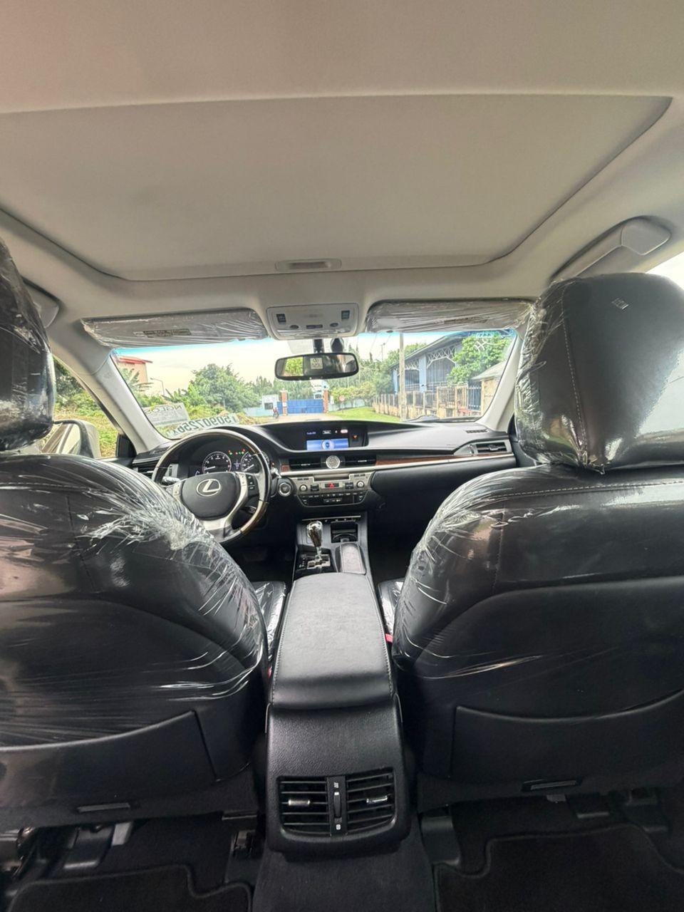 
								Foreign Used Lexus ES350 2015 for just 18m Abuj full									