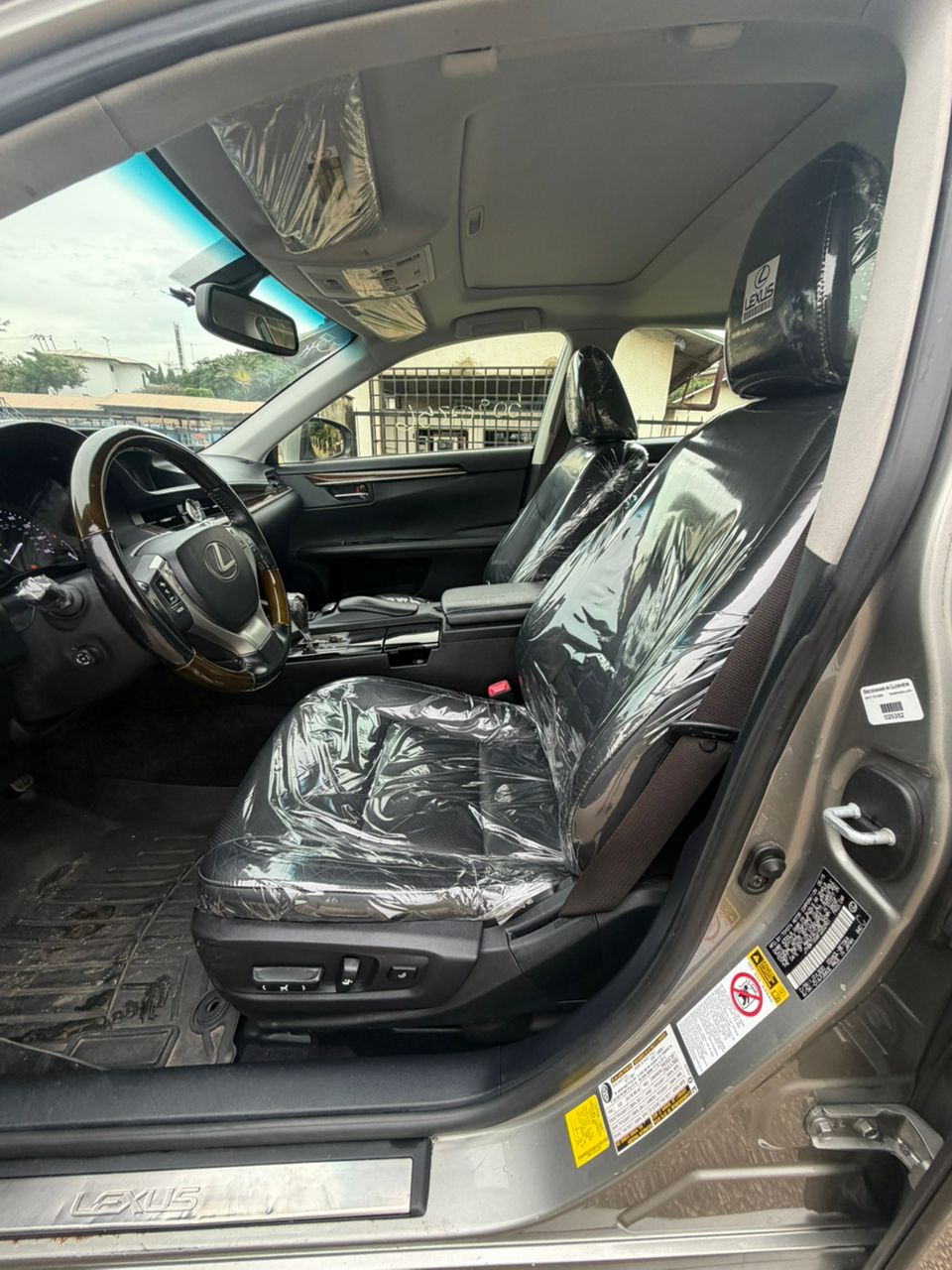 
								Foreign Used Lexus ES350 2015 for just 18m Abuj full									
