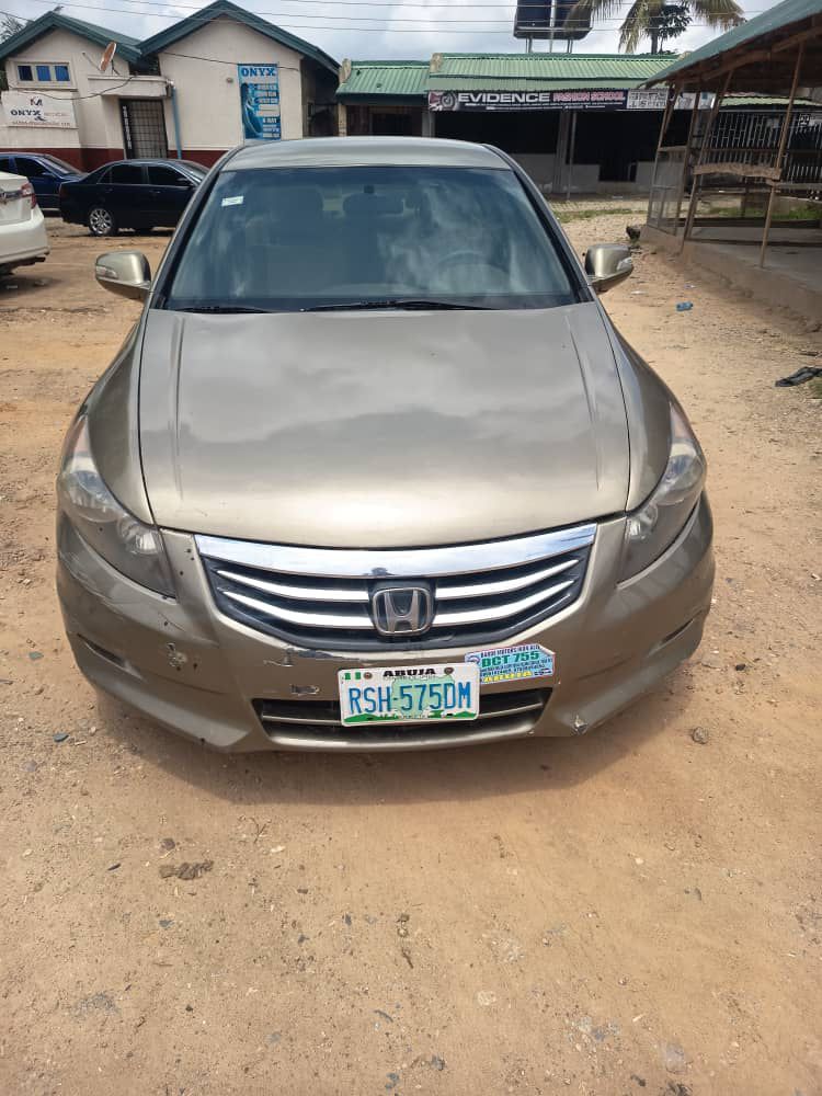 hot distress sale Honda Accord aka evil spirit 2009 model 📅 in very good condition 👍 with everything untempered available for 3.850 net 🥅  Abuja