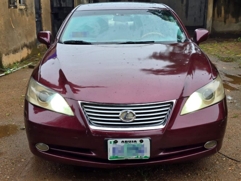 Distress Lexus Es350 Available for Urgent pick up Engine and gear is Untampared Ac need Attention Going for 4.5m Location MARARABA Note Buyer to Settle Sambo 200k