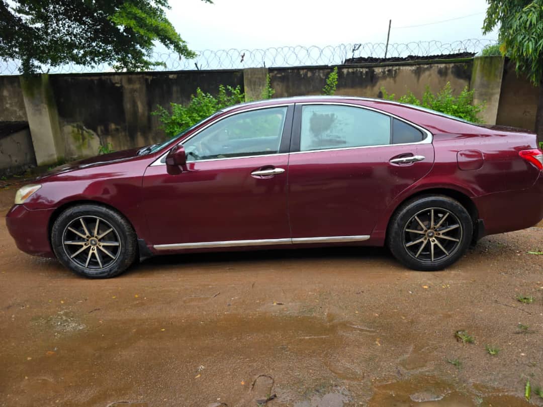 
								Distress Lexus Es350 Available for Urgent pick up Engine and gear is Untampared Ac need Attention Going for 4.5m Location MARARABA Note Buyer to Settle Sambo 200k full									