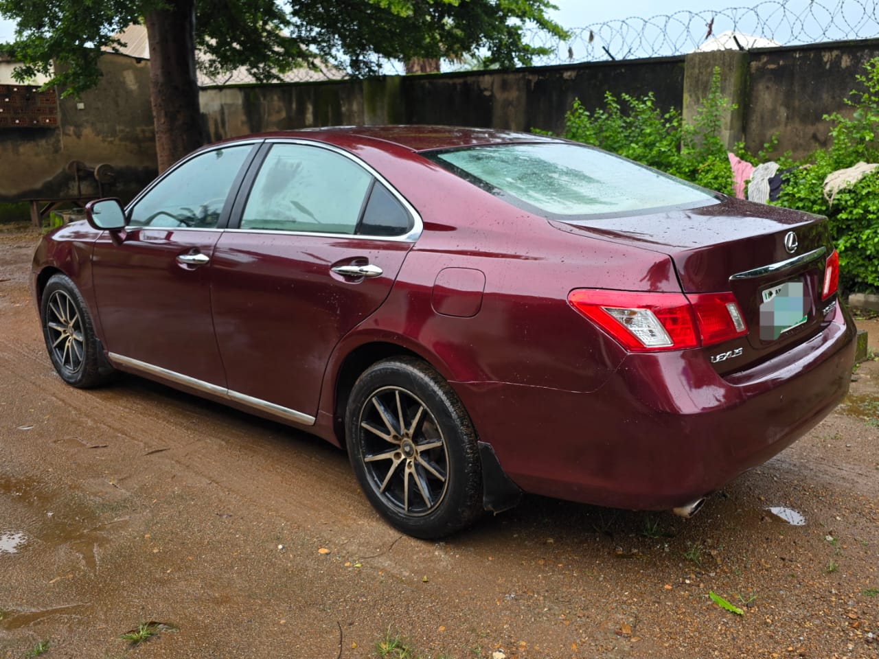 
								Distress Lexus Es350 Available for Urgent pick up Engine and gear is Untampared Ac need Attention Going for 4.5m Location MARARABA Note Buyer to Settle Sambo 200k full									