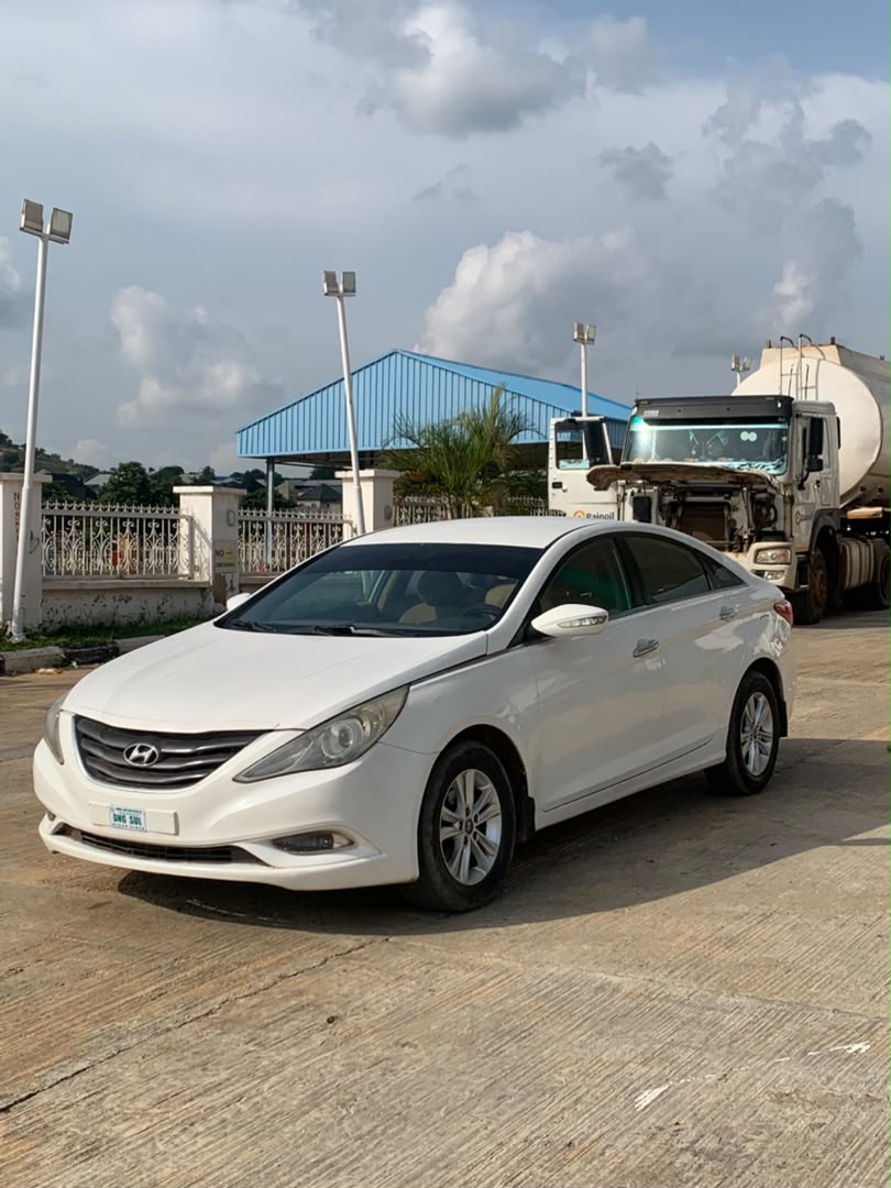 
								Distress.   🔥🔥🔥🔥.  3.7m  Hyundai Sonata 2013 everything blessed with chilling AC… registered 3.8 m yagazie… Cash needed asap.. Location is abuja full									