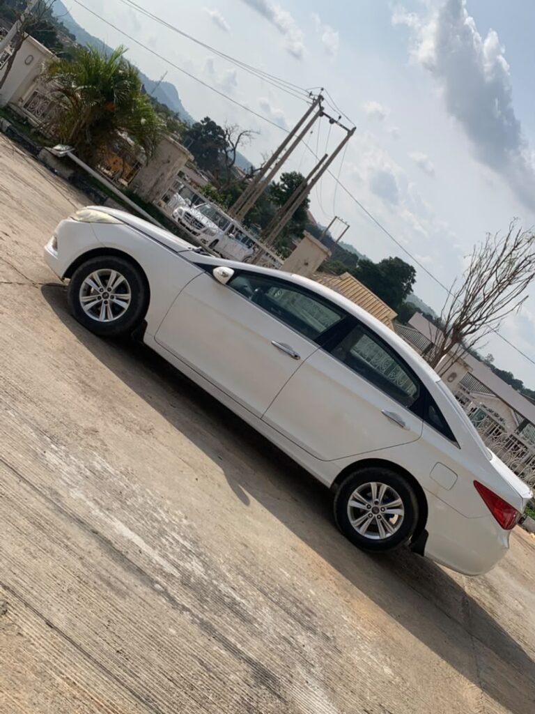 Distress.   🔥🔥🔥🔥.  3.7m  Hyundai Sonata 2013 everything blessed with chilling AC… registered 3.8 m yagazie… Cash needed asap.. Location is abuja